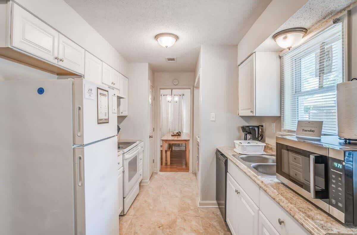 Frigorífic, microones, forn i placa de cuina 