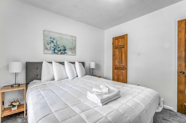 5 bedrooms, desk, iron/ironing board, free WiFi