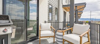 NEW! Riverfront Escape: Downtown Townhome w/ BBQ