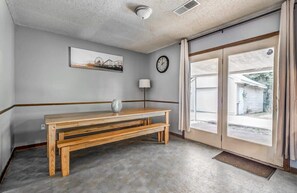 Interior - Near Dining & MEM - Hickory Hill Home (Memphis)