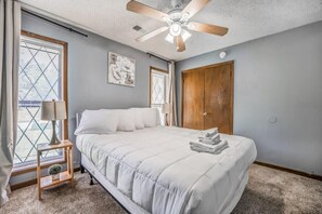 3 bedrooms, iron/ironing board, free WiFi, bed sheets - Near Dining & MEM - Hickory Hill Home (Memphis)