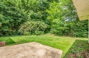 Property grounds - Near Dining & MEM - Hickory Hill Home (Memphis)