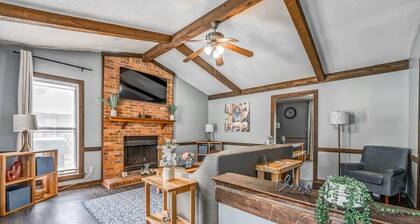 Near Dining & MEM - Hickory Hill Home