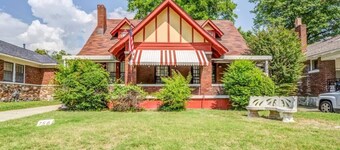 Near Shopping & Dining- Magic in Midtown- Unit B