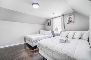 3 bedrooms, desk, iron/ironing board, free WiFi