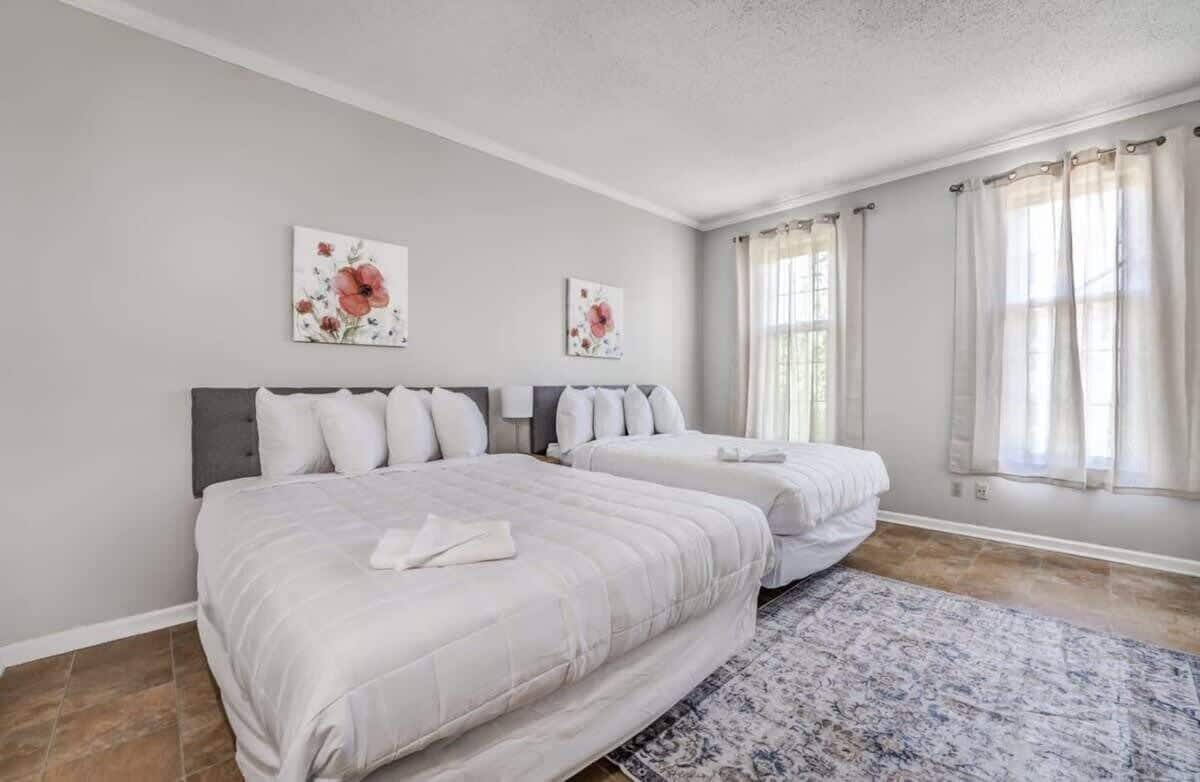 3 bedrooms, desk, iron/ironing board, free WiFi