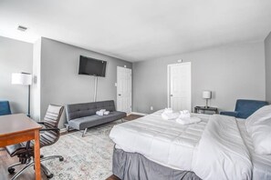 3 bedrooms, iron/ironing board, free WiFi, bed sheets - Cozy Patio, Mins to Downtown! Cordova Colonial (Cordova)