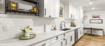 Spacious 4-bedroom house with AC, WiFi, Houston Hideaway 10 min to NRG