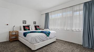 3 bedrooms, desk, iron/ironing board, free WiFi