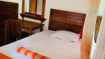 Habitación cuádruple Deluxe, vista a la montaña | Wifi gratis y ropa de cama