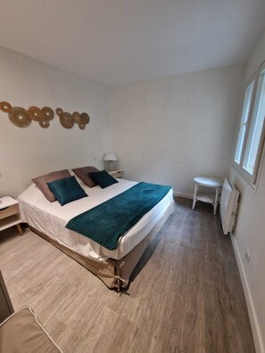 2 bedrooms, iron/ironing board, travel crib, WiFi