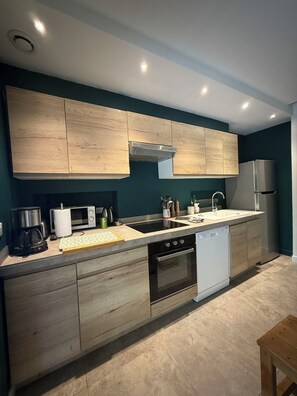 Fridge, microwave, oven, stovetop