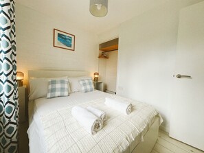 2 bedrooms, bed sheets