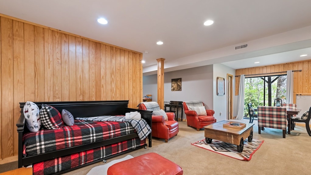 Lanfyne Ayr / Views / Gameroom - Waynesville, NC