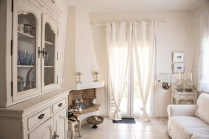 تلفزيون ذكي، مدفأة، مشغل دي في دي