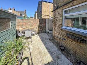 Outdoor dining - 2 bedroom accommodation in Ramsgate (Ramsgate)