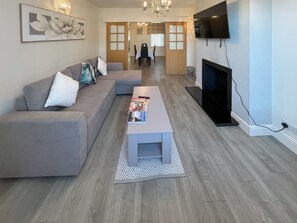 Living area - 2 bedroom accommodation in Ramsgate (Ramsgate)