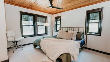 4 bedrooms, free WiFi, bed sheets