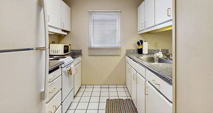 Stylish condo with private lanai, shared pool & hot tub - steps from the beach
