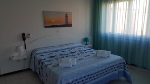 Desk, free WiFi - Villa Italia B&B (Porto Azzurro)