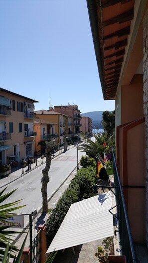 Classic Triple Room | Terrace/patio - Villa Italia B&B (Porto Azzurro)