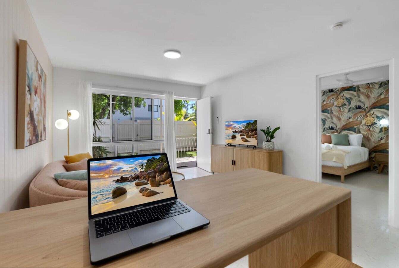 Tropicana Boutique Hotel - 1 | High-speed Wifi, Private Courtyard & Cairns Esplanade At Your Door - Cairns