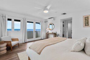 1 slaapkamer, een bureau, een strijkplank/strijkijzer, reisbedje