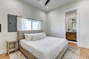 4 室のベッドルーム、WiFi (無料)、ベッドシーツ