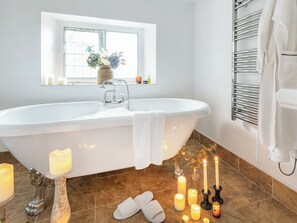 Unclassified image, 2 of 25, button