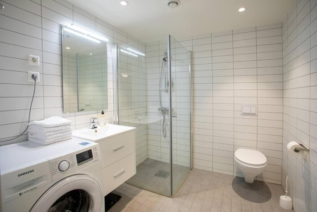 Apartment, 3 Bedrooms, Accessible | Bathroom | Toilet paper