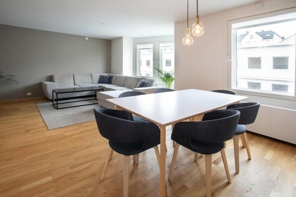 Appartement, 3 chambres, accessible aux personnes à mobilité réduite | Salle à manger
