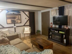Smart TV y chimenea 