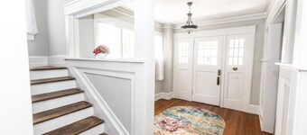 Walk to Restaurants - Trendy Lakeview Craftsman