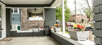 Walk to Restaurants - Trendy Lakeview Craftsman