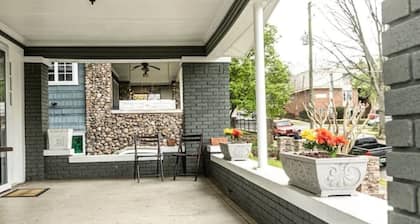 Walk to Restaurants - Trendy Lakeview Craftsman