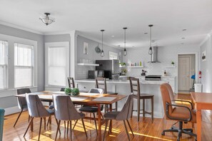 Dining - Mins to Airport & Downtown-Beautiful Tarrant Home (Birmingham)