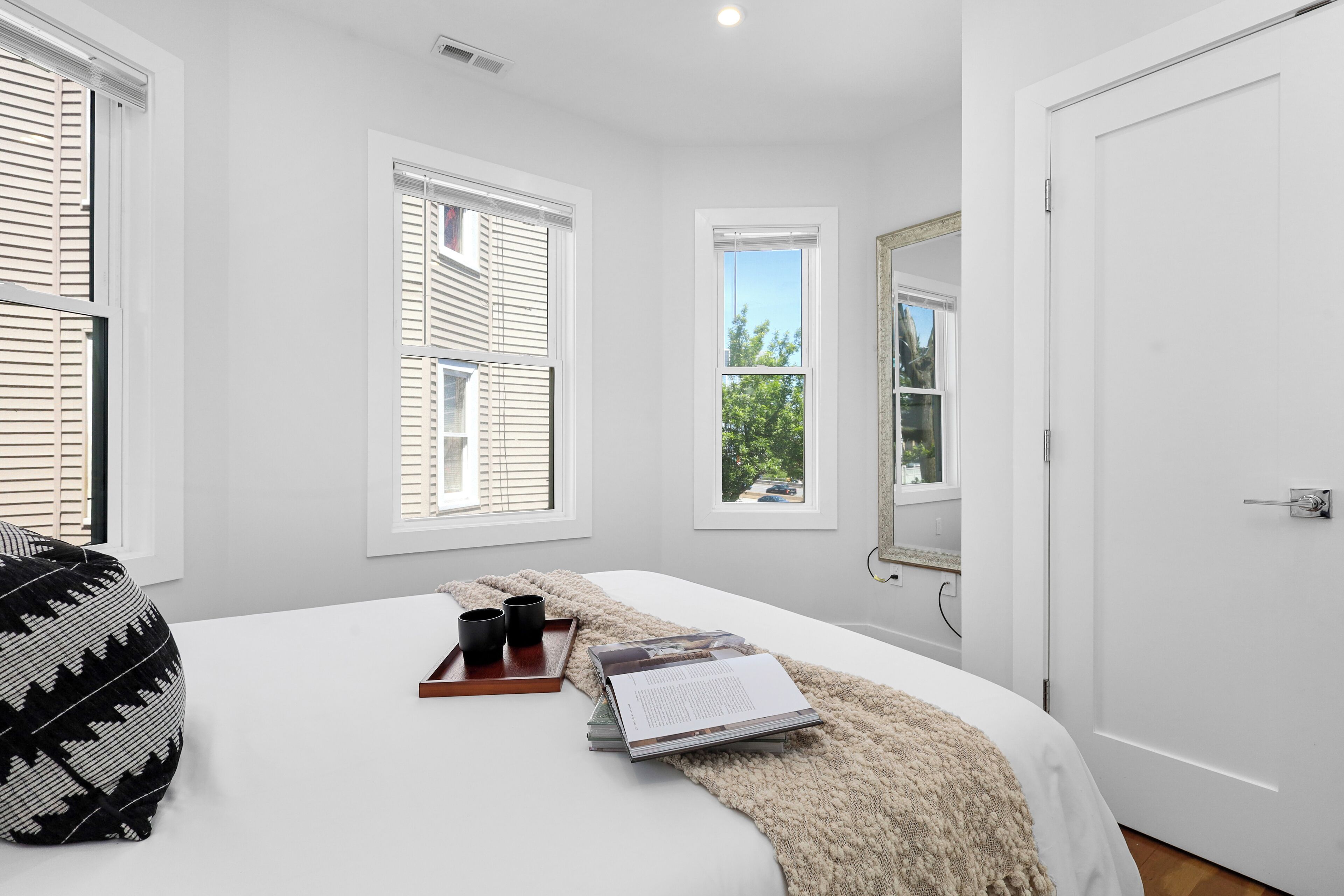 6 slaapkamers, een strijkplank/strijkijzer, reisbedje, gratis wifi