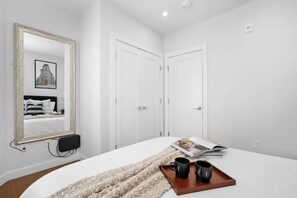 6 bedrooms, iron/ironing board, travel crib, free WiFi - 6BR4Bth Parking/BOS/MIT/Harvard/TD Garden (Somerville)