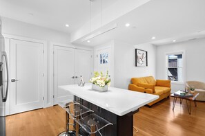 Interior - 6BR4Bth Parking/BOS/MIT/Harvard/TD Garden (Somerville)