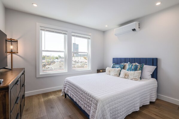 9 habitaciones, escritorio y tabla de planchar con plancha 