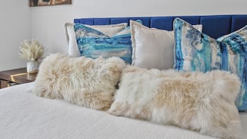 9 sovrum, skrivbord, strykjärn/strykbräda och resesäng