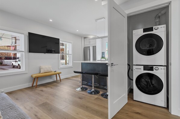 Interior - NEW 9BR6Bth Parking MIT Harvard Boston Walk to T (Somerville)