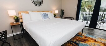 Avondale Home, Mins to Downtown-Forest Park Place