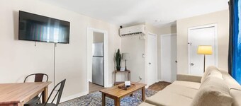 Uptown Apartment, Near Parks! The Bricks Unit 1