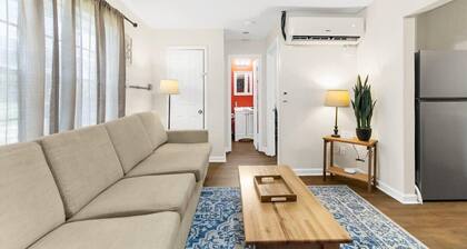 Uptown Apartment, Near Parks! The Bricks Unit 2