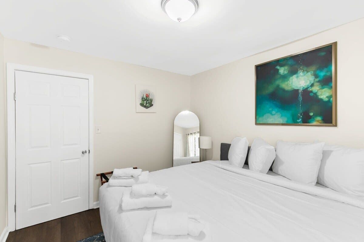 Iron/ironing board, travel crib, free WiFi, bed sheets