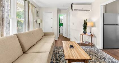 Uptown Apartment, Near Parks! The Bricks Unit 4