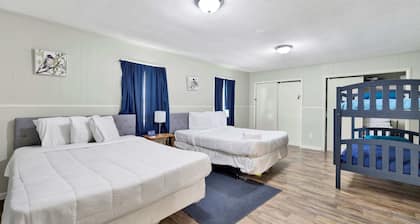 Updated Kitchen, Near Downtown - Cozy on 86th