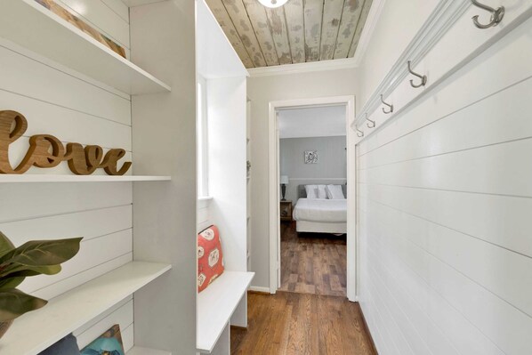 2 bedrooms, iron/ironing board, travel cot, free WiFi