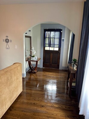 Interior - Hiking Near Ruffner Mountains! East Lake Stunner (Birmingham)